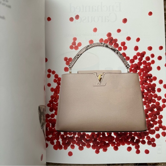 Authentic Louis Vuitton 2016-2017 Holiday Issue Book - Picture 12 of 17